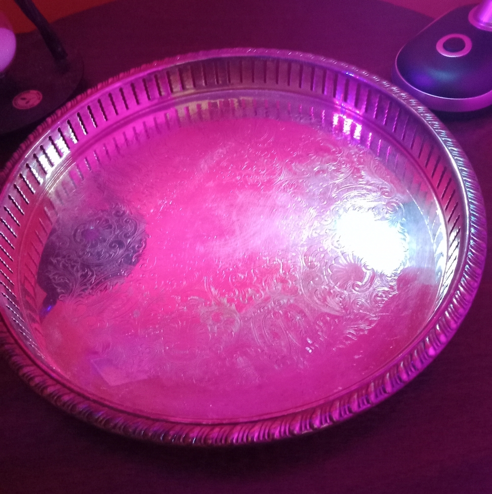 This beautiful 28-1900s silver plate antique.